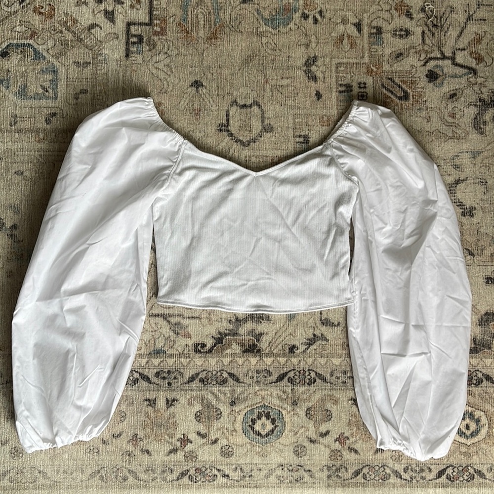 Abercrombie long sleeve mixed fabric puff sleeve top. Size medium.